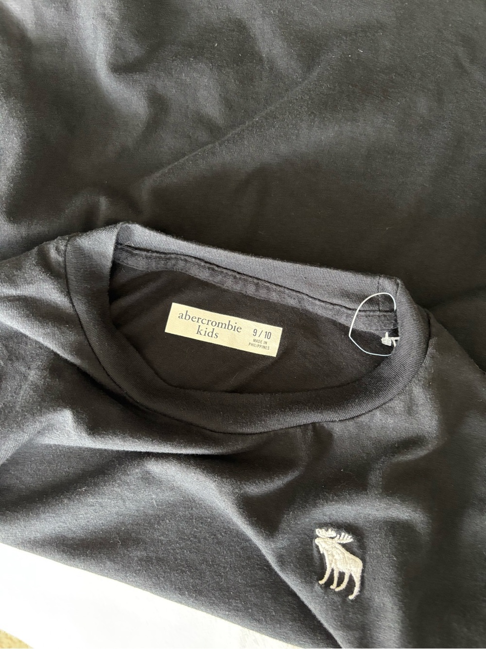 Abercrombie Kids Black Crew Neck T-Shirt Embroidered Moose Logo Boys 9/10 - Picture 3 of 3